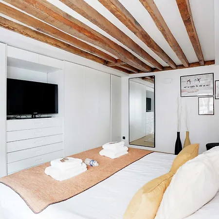 Appartamento Cosy Near The Louvre Museum Parigi